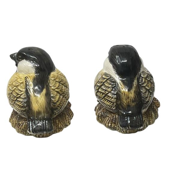 Big Sky Carvers Chickadee Salt & Pepper Shakers Ceramic Birds Vintage - Picture 4 of 8